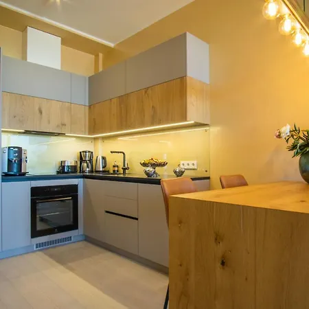Apartment-lai 15-11 *